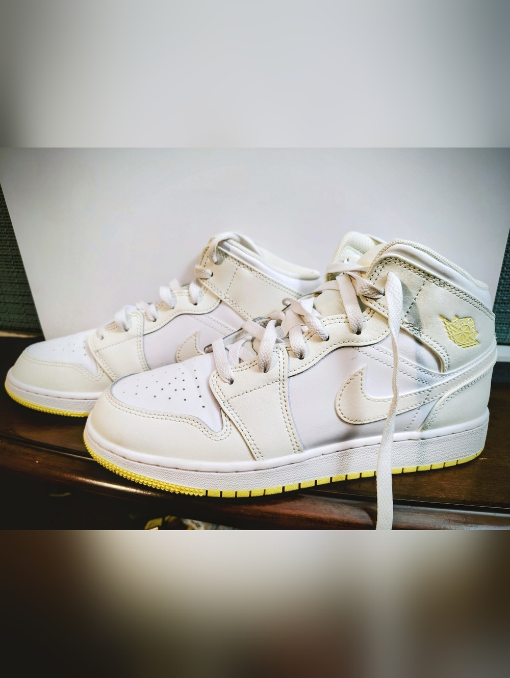 Nike Dunks 8.5 White and Yellow Sneakers
